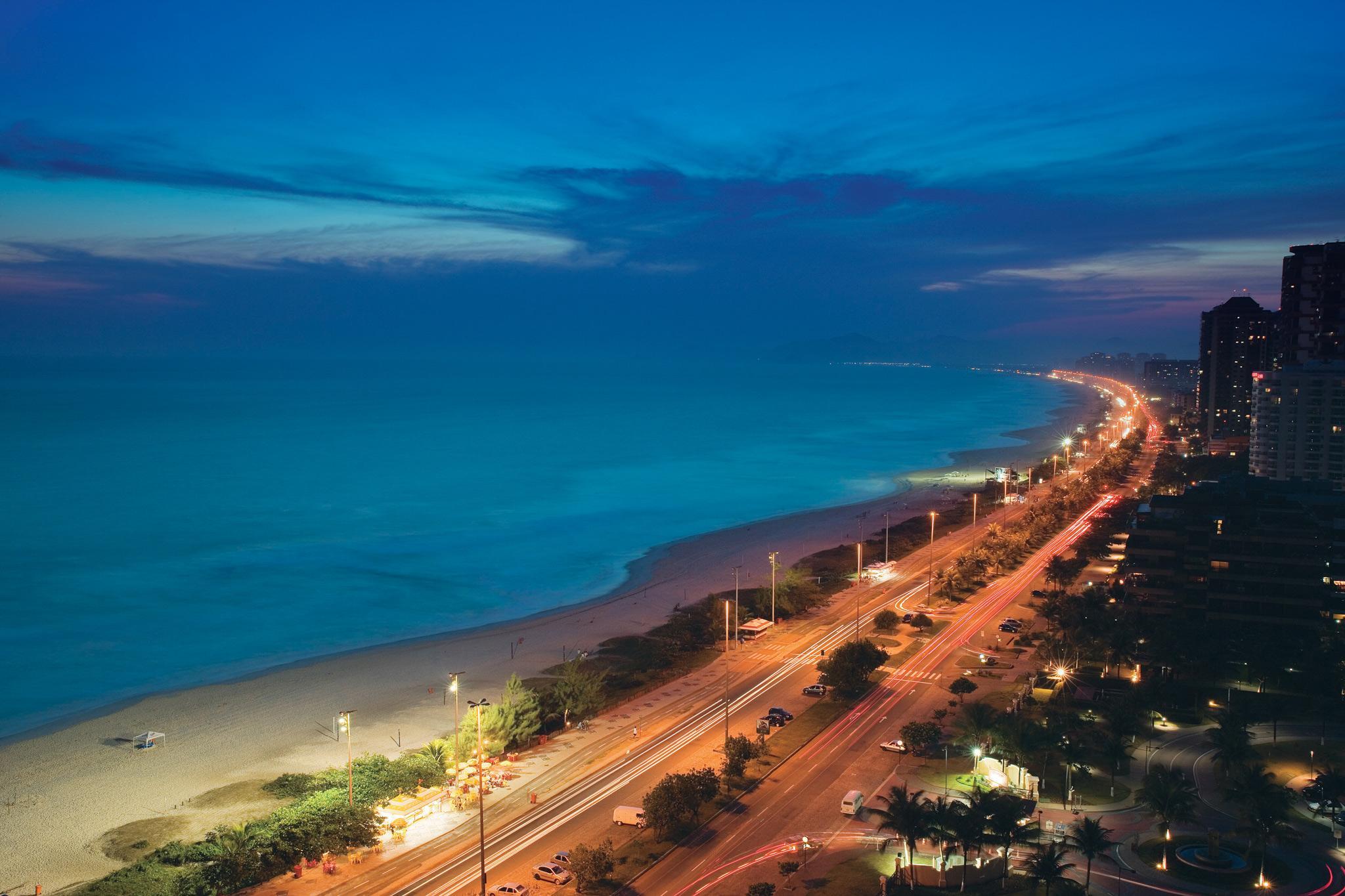 Windsor Marapendi Hotel ริโอเดจาเนโร ภายนอก รูปภาพ Ocean Drive at night