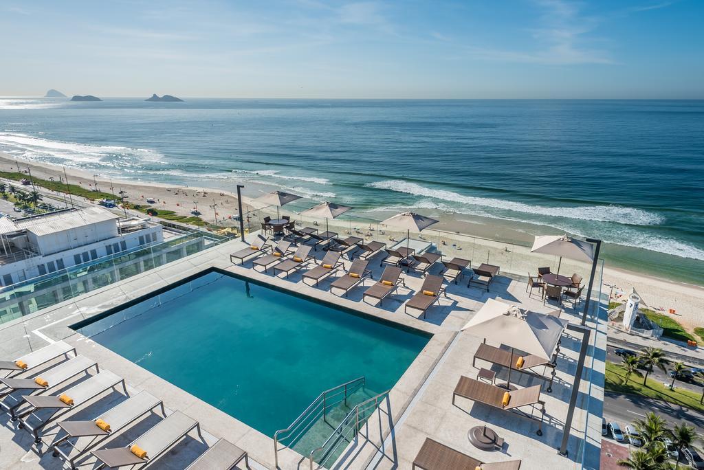 Windsor Marapendi Hotel ริโอเดจาเนโร ภายนอก รูปภาพ The rooftop pool at the hotel